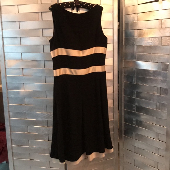 Ann Taylor black dress - Picture 4 of 9